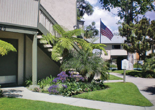 Mile Square in Santa Ana, CA - Foto de edificio - Building Photo