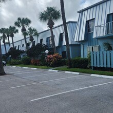 950 S Kanner Hwy in Stuart, FL - Building Photo - Building Photo