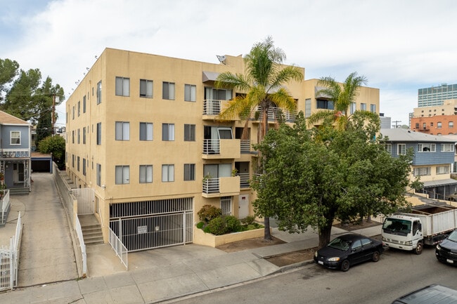Irolostar Apartments