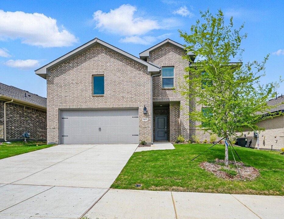 1413 Richardson St in Howe, TX - Building Photo