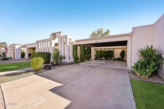 8733 E Vía De Viva in Scottsdale, AZ - Foto de edificio - Building Photo