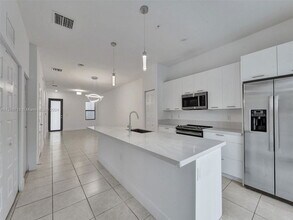 8195 NW 104th Ave in Doral, FL - Building Photo - Building Photo