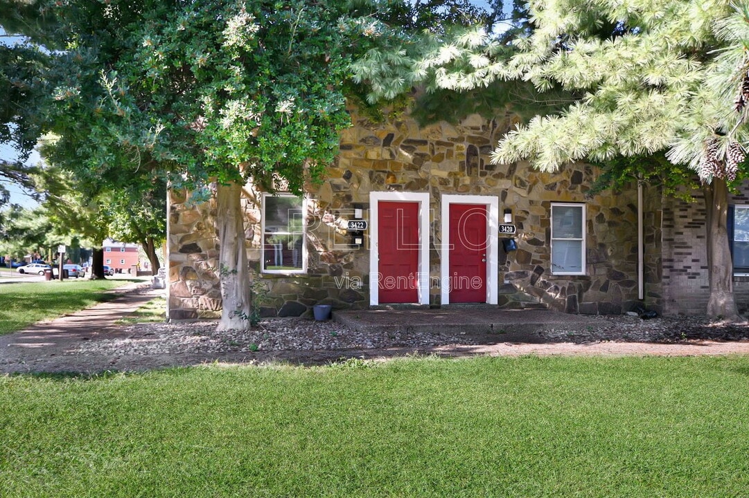 3422 Clingstone Way in Louisville, KY - Building Photo
