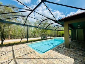 16344 Aberdeen Wy in Naples, FL - Foto de edificio - Building Photo