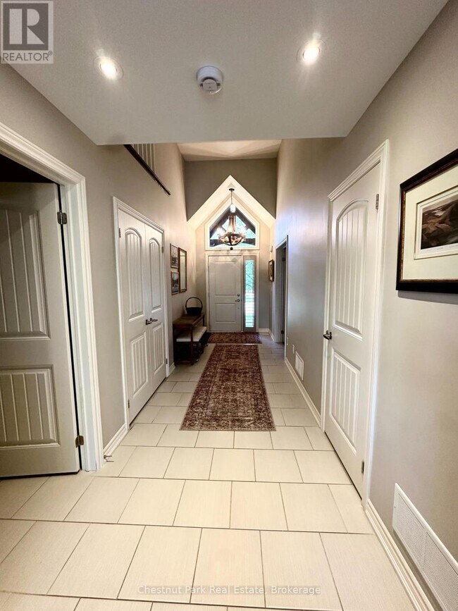 8 Robbie Way in Collingwood, ON - Building Photo - Building Photo