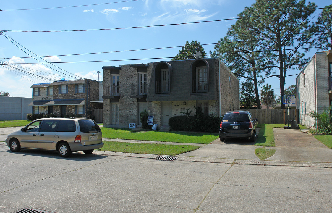 2710 Lexington Dr in Metairie, LA - Building Photo