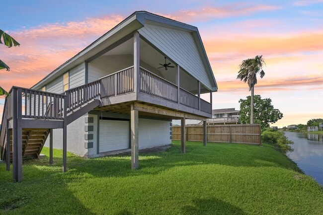 property at 6935 W Holiday St