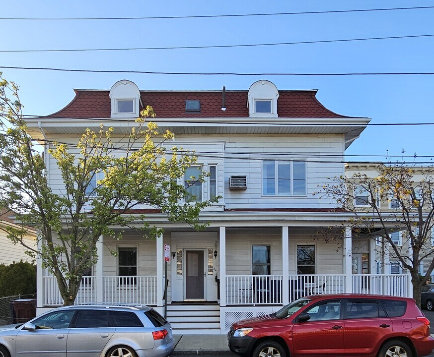 64 Winthrop St in Everett, MA - Building Photo