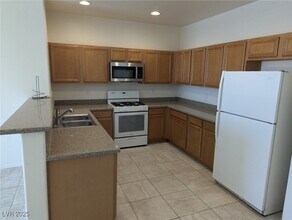 4437 Dover Straight St in Las Vegas, NV - Building Photo - Building Photo