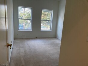 710 Brittany Dr in Wayne, NJ - Building Photo - Building Photo