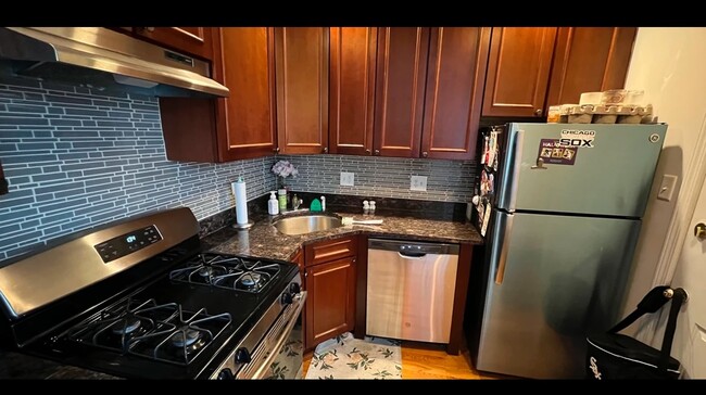 3323 N Lakewood Ave in Chicago, IL - Building Photo - Building Photo