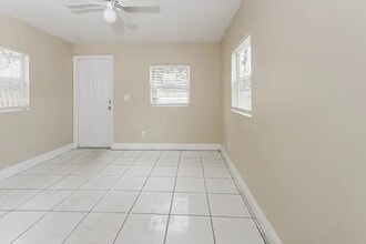 5670 S 38th Ct in Greenacres, FL - Foto de edificio - Building Photo