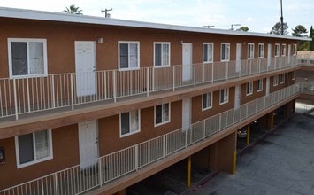 Xav Las Dos Palmas in San Diego, CA - Foto de edificio - Building Photo