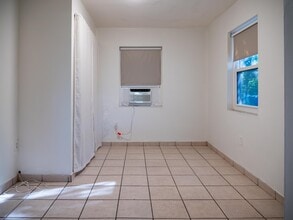 570 SW 72nd Ct in Miami, FL - Building Photo - Building Photo