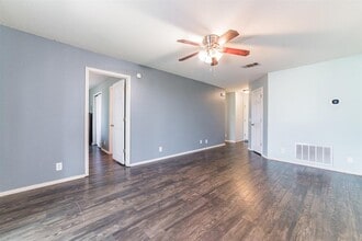 3005 Tyler Ln in Taylor, TX - Building Photo - Building Photo