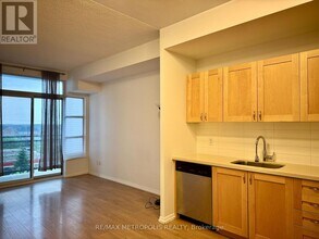 540-540 Bur Oak Ave in Markham, ON - Building Photo - Building Photo