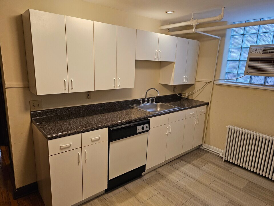 111 Glenmary Ave in Cincinnati, OH - Building Photo