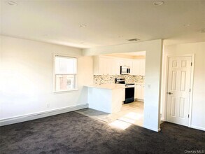 473 Franklin Blvd, Unit Upper in Long Beach, NY - Building Photo - Building Photo