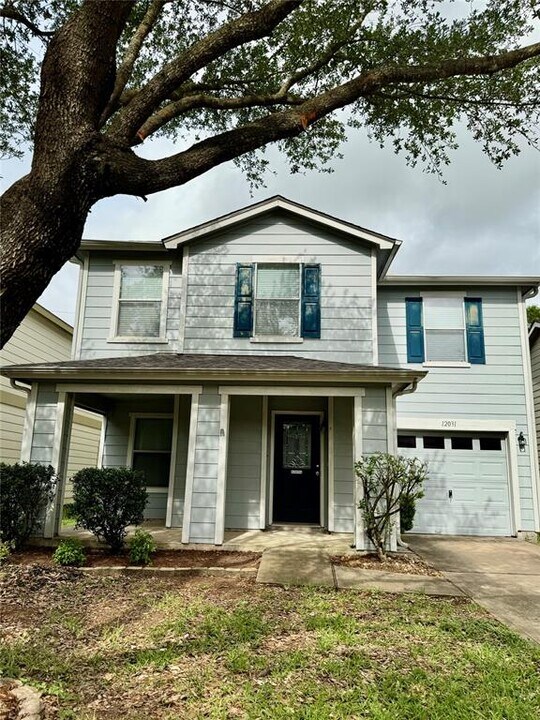 12031 Madison Oak St in Houston, TX - Building Photo
