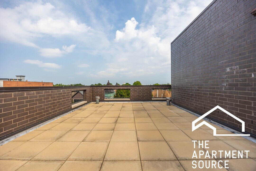 2533 W Fullerton Ave, Unit 03 in Chicago, IL - Foto de edificio