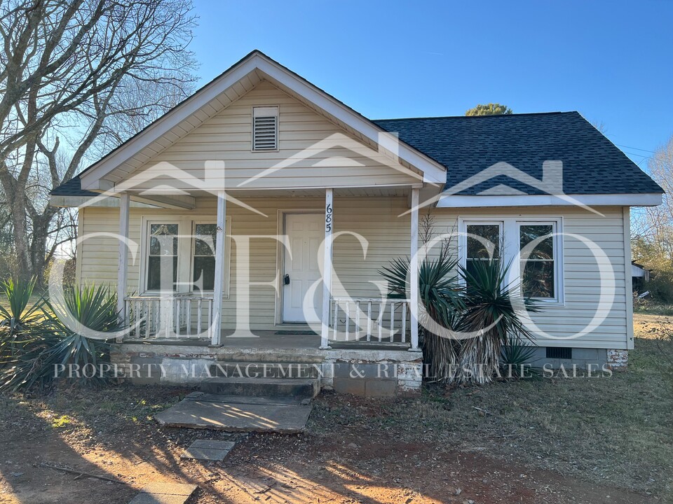 685 Rainbow Lake Rd in Boiling Springs, SC - Building Photo