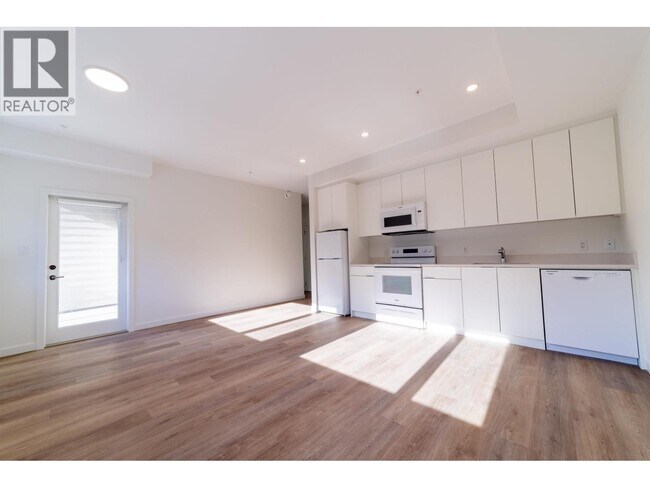 39180 Finch Dr in Squamish, BC - Building Photo - Building Photo