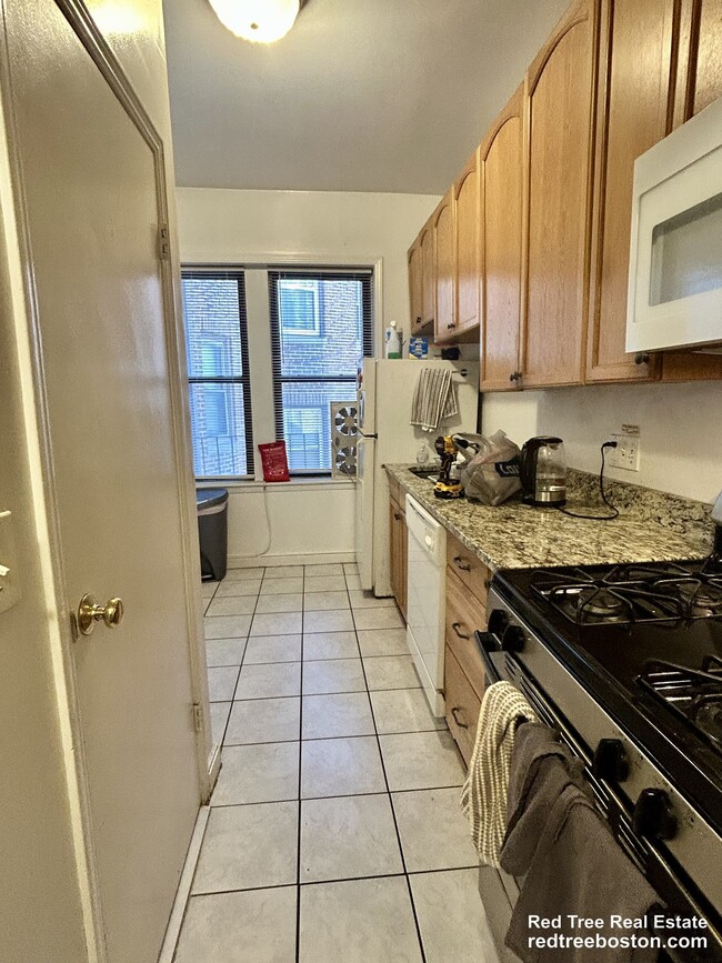 1706 Commonwealth Ave, Unit 24 in Boston, MA - Building Photo - Building Photo