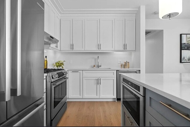 301 Border St, Unit PH09 in Boston, MA - Foto de edificio - Building Photo