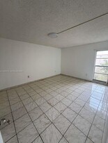 4855 NW 7th St in Miami, FL - Building Photo