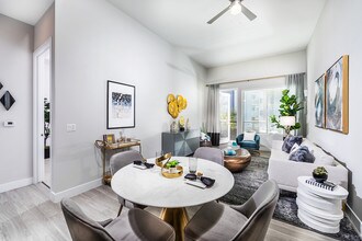 Overture Kierland 55+ Active Adult Apartment Homes in Scottsdale, AZ - Foto de edificio - Building Photo