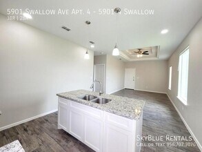 5901 Swallow Ave in Palmhurst, TX - Building Photo - Building Photo