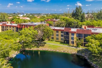 3285 Foxcroft Rd in Miramar, FL - Building Photo - Building Photo