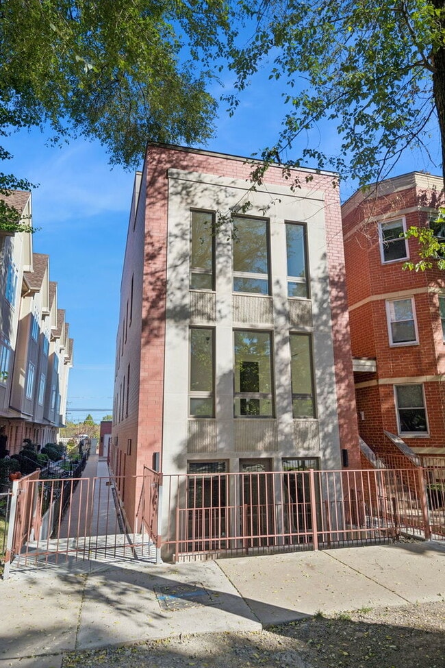 2323 N Lister Ave in Chicago, IL - Building Photo - Building Photo