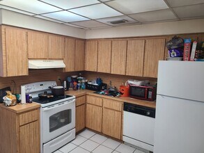8927 SW 40th Ter in Miami, FL - Building Photo - Building Photo