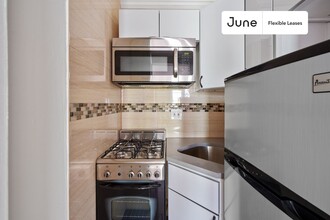534 E 14th St in New York, NY - Building Photo - Building Photo