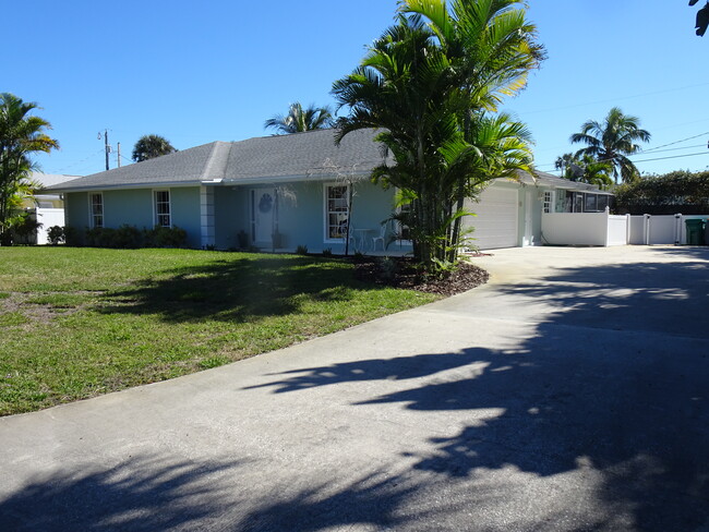 131 13th Ave in Indialantic, FL - Building Photo - Building Photo