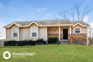 612 Arena Dr in Peculiar, MO - Building Photo