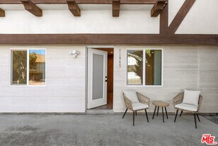 11945 Sonoma Way in Los Angeles, CA - Building Photo