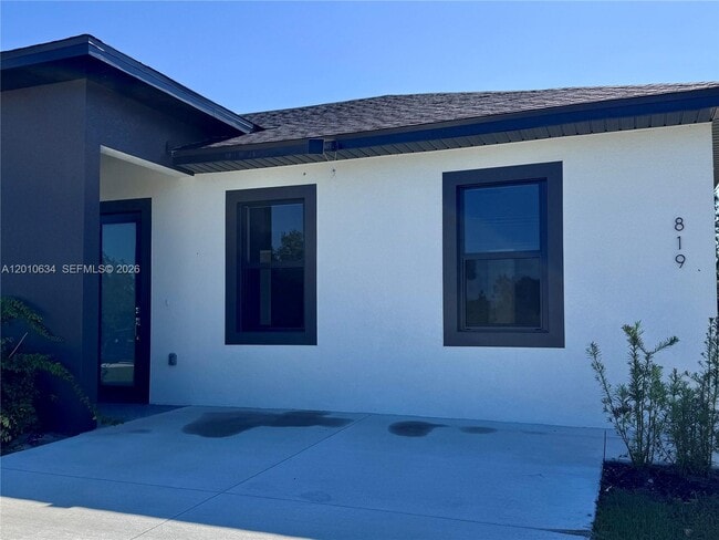 819 Eisenhower Blvd in Lehigh Acres, FL - Building Photo - Building Photo