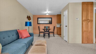 680 N Ashurst Ct in Palm Springs, CA - Building Photo - Building Photo