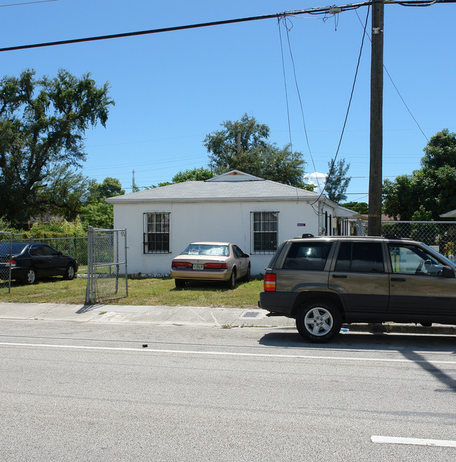 340-344 NE 82nd St in Miami, FL - Building Photo - Building Photo