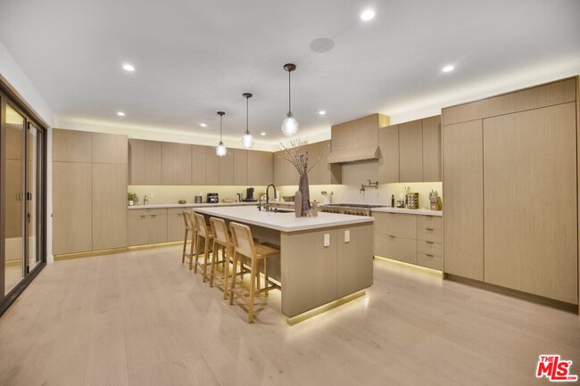 property at 7212 Mulholland Dr