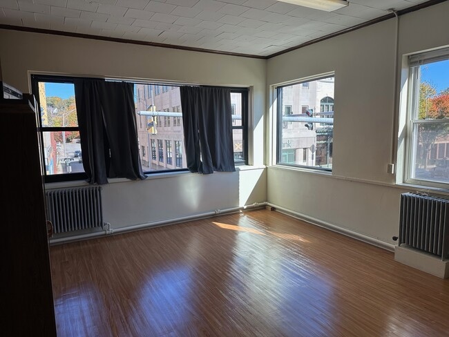 406 Valley St, Unit 1C