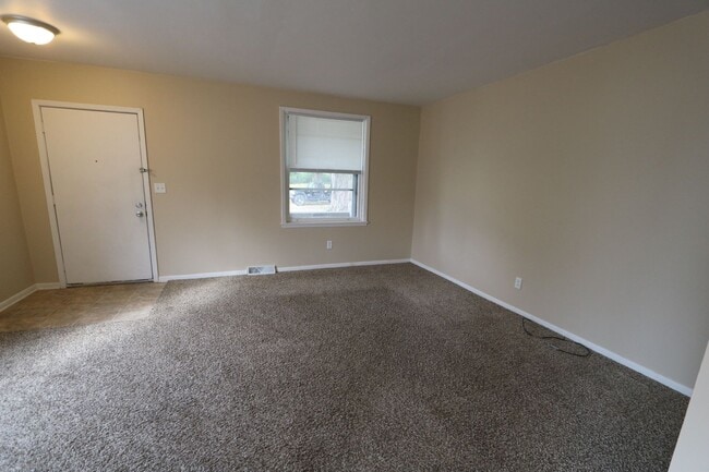 property at 902 N 4th St