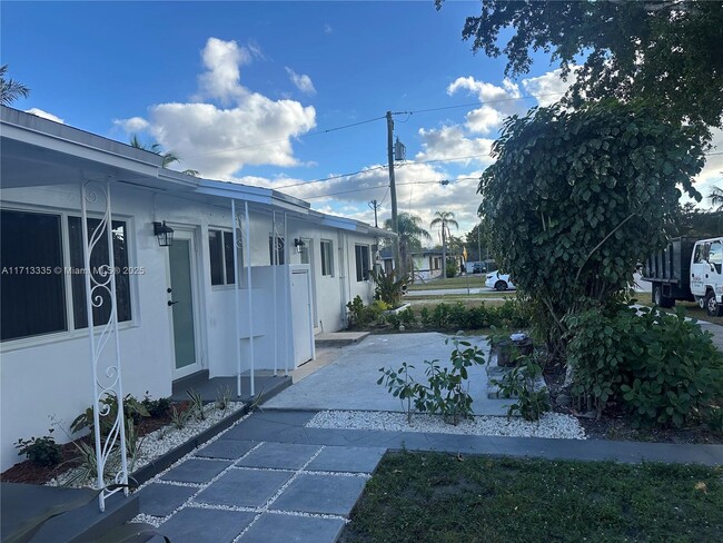 13035 NE 7th Ave in North Miami, FL - Building Photo - Building Photo