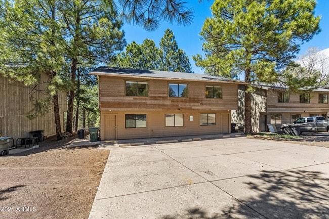 114 E Paseo del Rio
