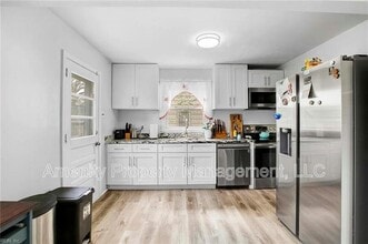 205 Gumwood Dr in Hampton, VA - Foto de edificio - Building Photo