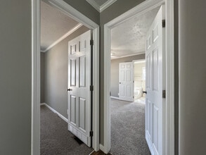 35 Water Oak Ct in Browns Summit, NC - Foto de edificio - Building Photo