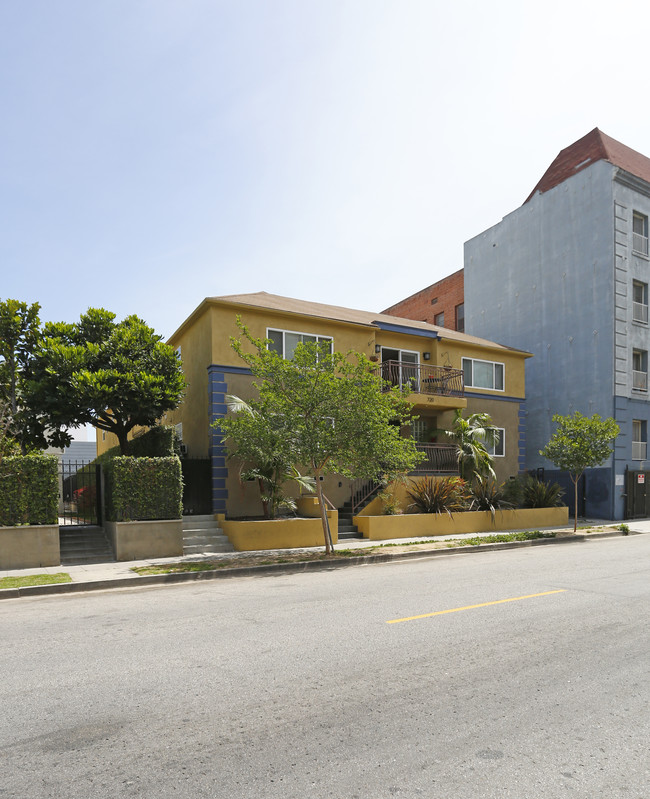 720 S Mariposa Ave in Los Angeles, CA - Building Photo - Building Photo