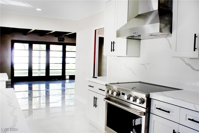 property at 2420 Laurie Dr